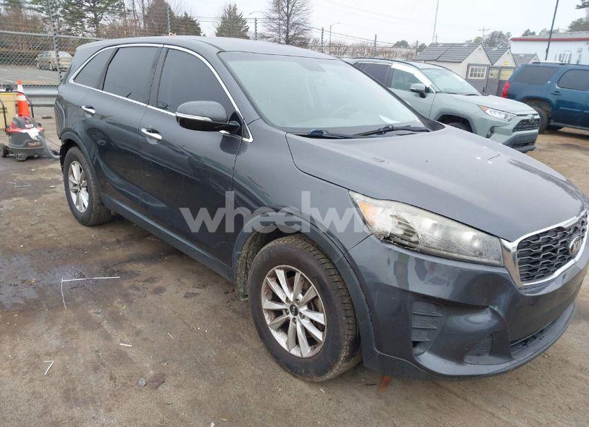 2019 Kia Sorento 2.4L LX (VIN 5XYPG4A3XKG480121) main photo