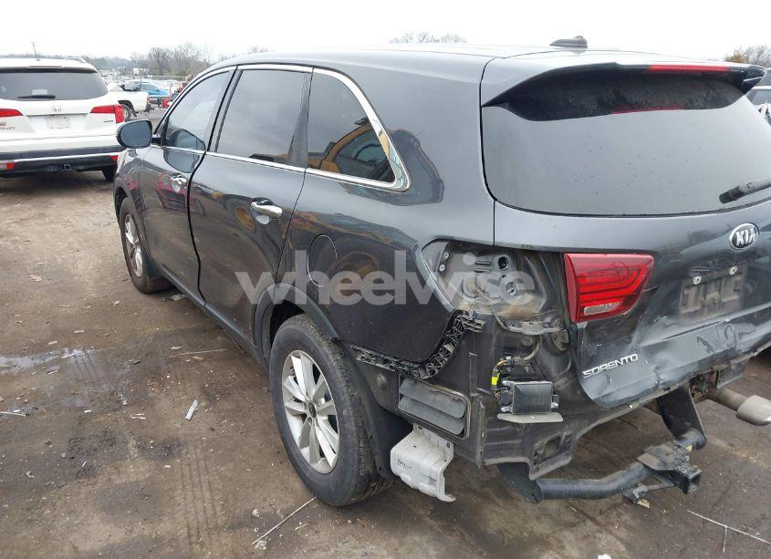 Photo 3 of 2019 Kia Sorento 2.4L LX (VIN 5XYPG4A3XKG480121)
