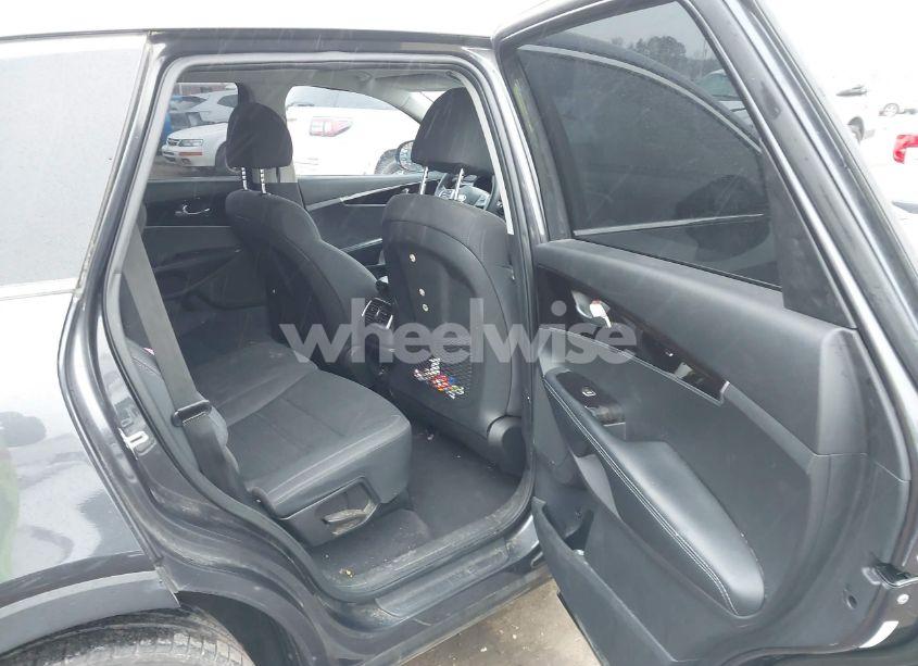 Photo 8 of 2019 Kia Sorento 2.4L LX (VIN 5XYPG4A3XKG480121)