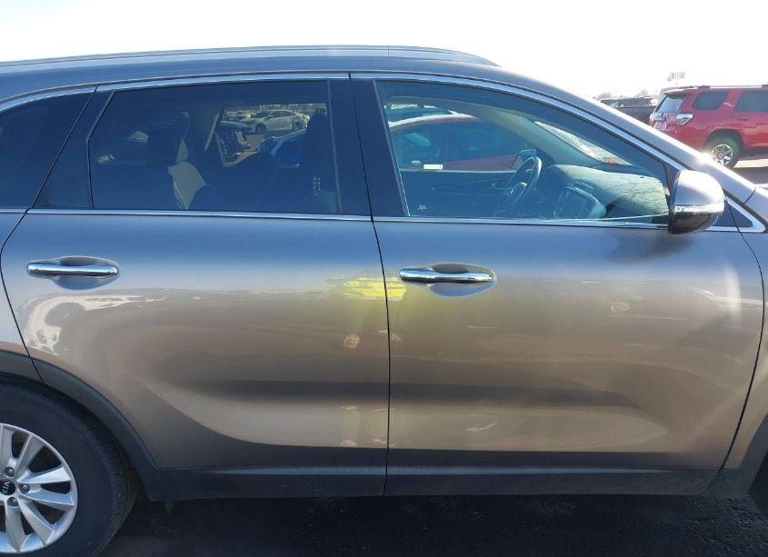 Photo 14 of 2019 Kia Sorento 2.4L LX (VIN 5XYPG4A3XKG551690)