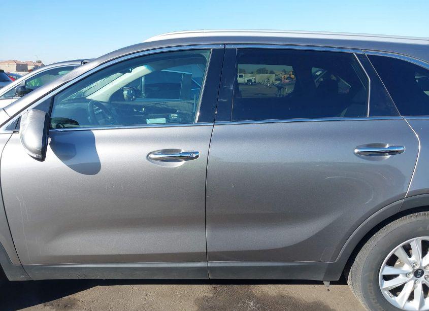 Photo 15 of 2019 Kia Sorento 2.4L LX (VIN 5XYPG4A3XKG551690)