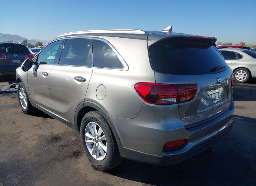 Photo 3 of 2019 Kia Sorento 2.4L LX (VIN 5XYPG4A3XKG551690)