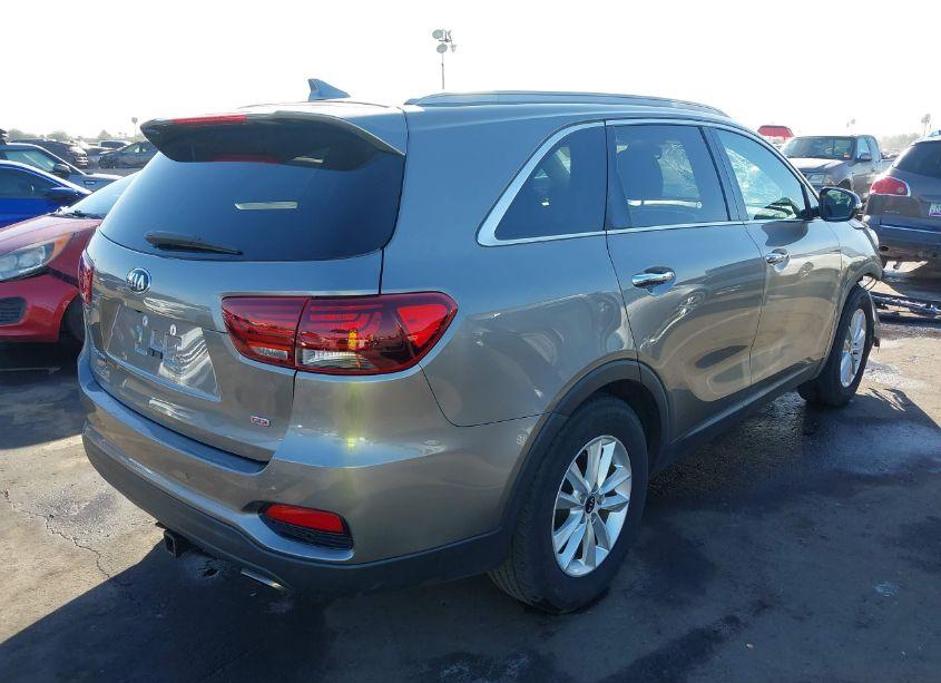 Photo 4 of 2019 Kia Sorento 2.4L LX (VIN 5XYPG4A3XKG551690)