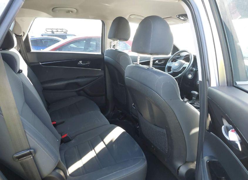 Photo 8 of 2019 Kia Sorento 2.4L LX (VIN 5XYPG4A3XKG551690)