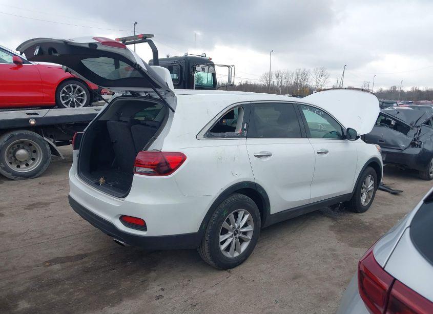 Photo 4 of 2019 Kia Sorento 2.4L L (VIN 5XYPG4A3XKG611130)