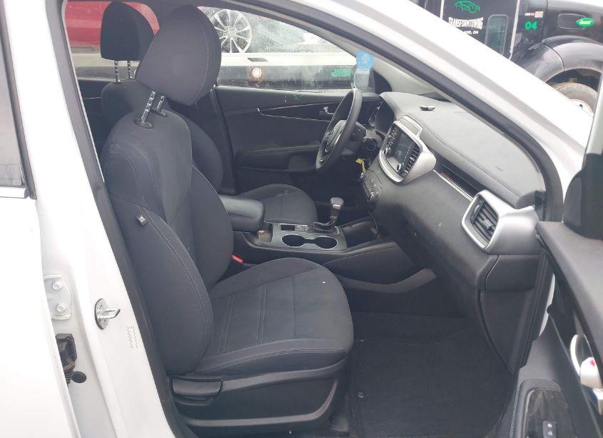 Photo 5 of 2019 Kia Sorento 2.4L L (VIN 5XYPG4A3XKG611130)