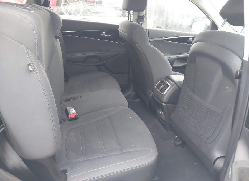 Photo 8 of 2019 Kia Sorento 2.4L L (VIN 5XYPG4A3XKG611130)