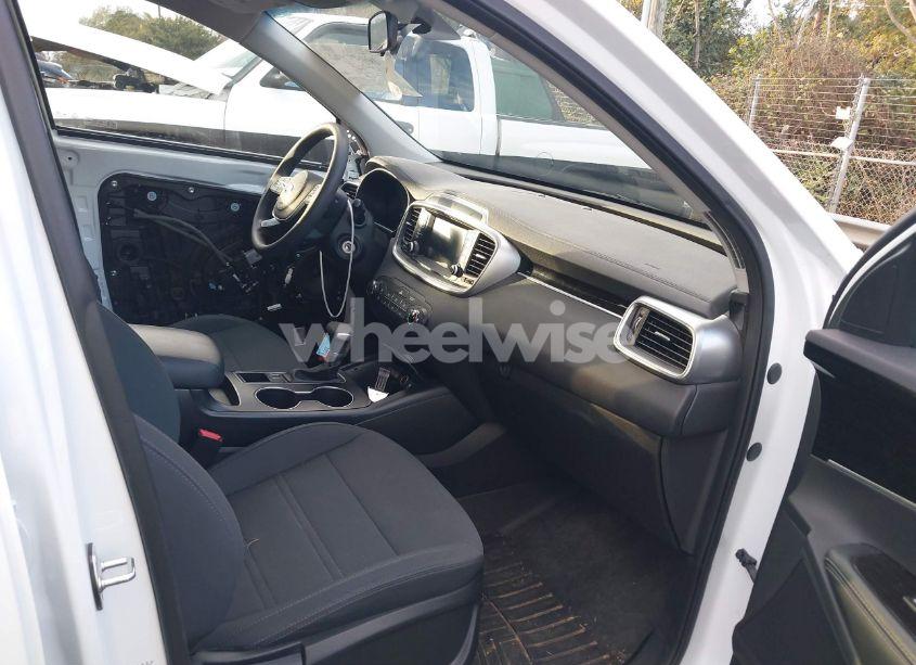 Photo 5 of 2020 Kia Sorento 2.4L L (VIN 5XYPG4A3XLG643836)