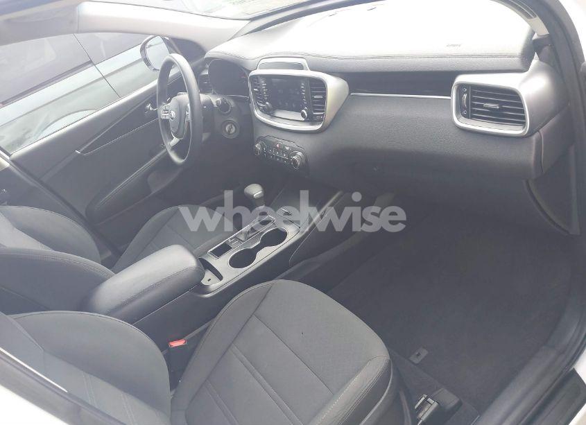 Photo 5 of 2020 Kia Sorento 2.4L LX (VIN 5XYPG4A3XLG686752)