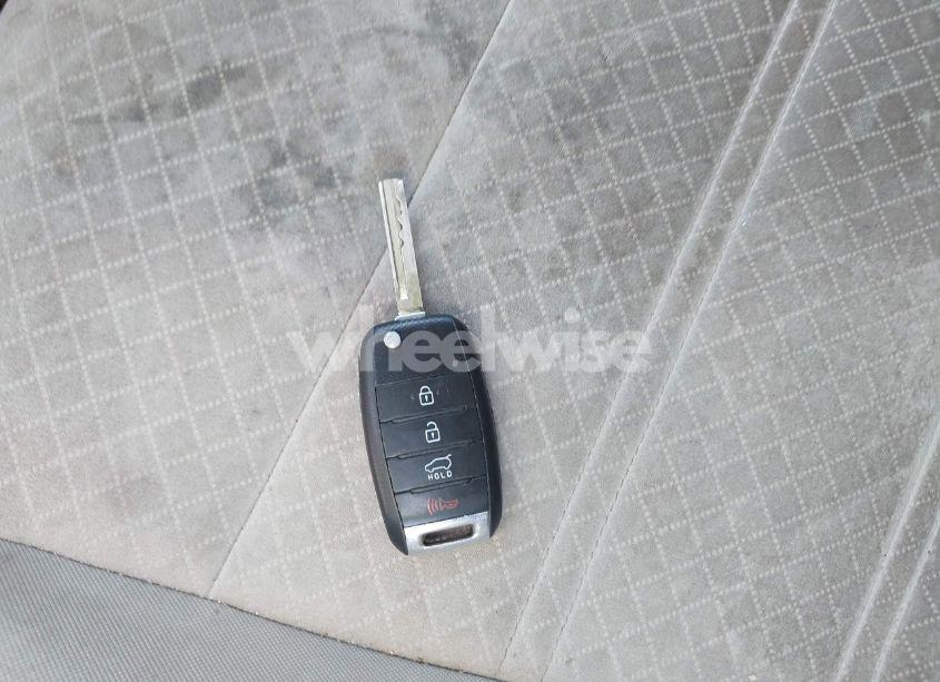 Photo 11 of 2016 Kia Sorento 3.3L LX (VIN 5XYPG4A50GG018613)