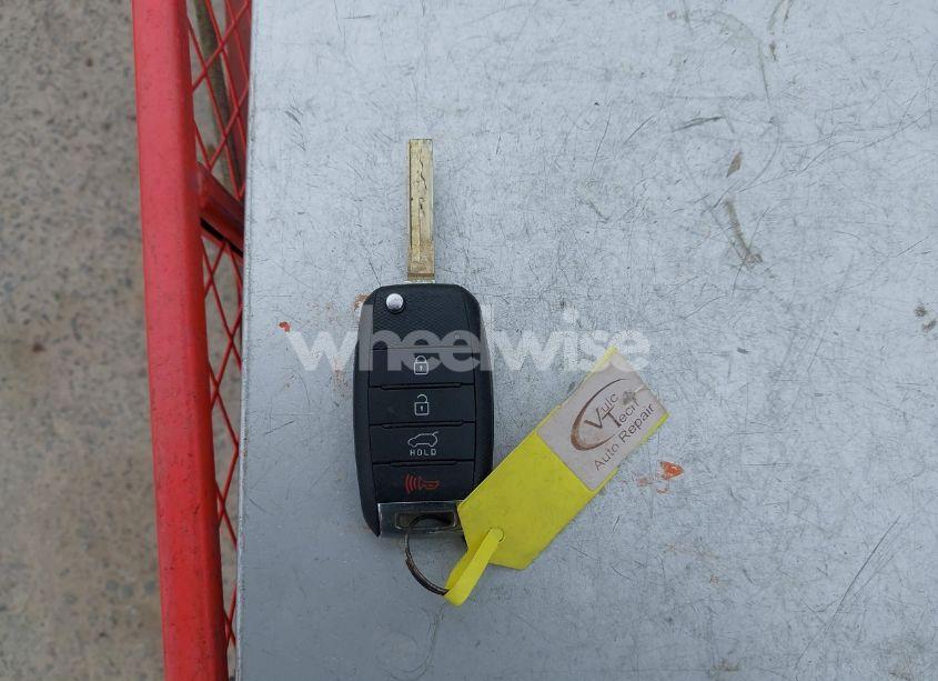 Photo 11 of 2016 Kia Sorento 3.3L LX (VIN 5XYPG4A50GG110725)