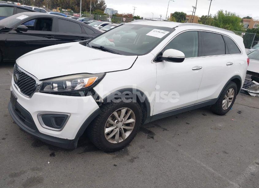 Photo 2 of 2017 Kia Sorento 3.3L LX (VIN 5XYPG4A50HG232597)