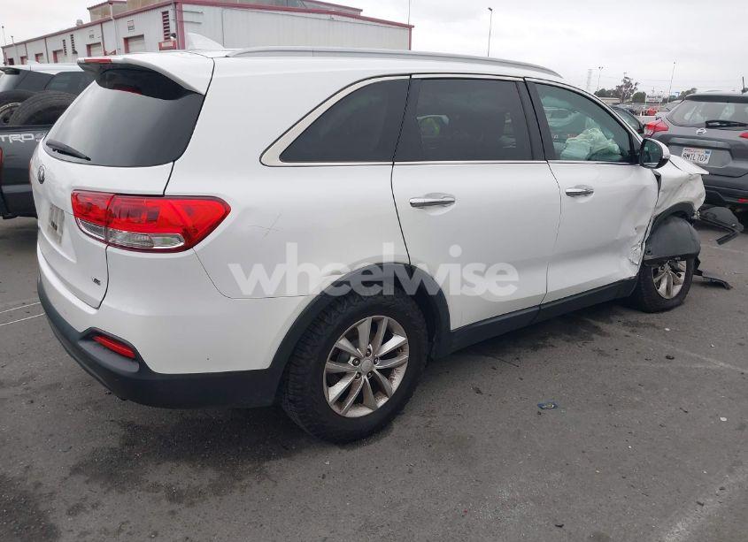 Photo 4 of 2017 Kia Sorento 3.3L LX (VIN 5XYPG4A50HG232597)