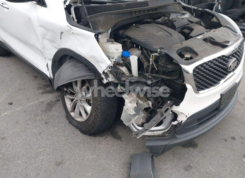 Photo 6 of 2017 Kia Sorento 3.3L LX (VIN 5XYPG4A50HG232597)