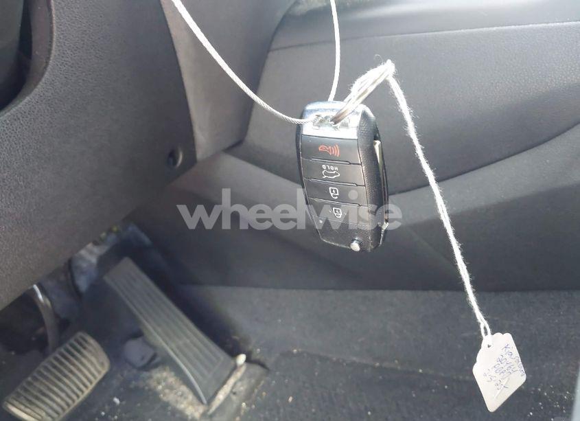 Photo 11 of 2018 Kia Sorento 3.3L LX (VIN 5XYPG4A50JG350705)