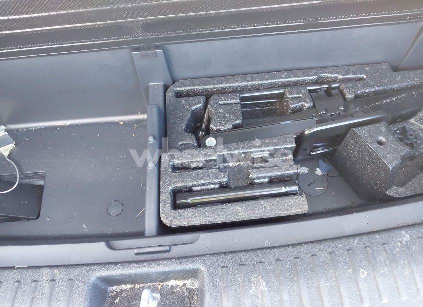 Photo 12 of 2018 Kia Sorento 3.3L LX (VIN 5XYPG4A50JG350705)