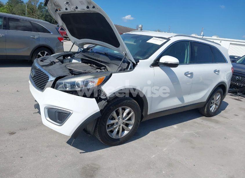 Photo 2 of 2018 Kia Sorento 3.3L LX (VIN 5XYPG4A50JG350705)