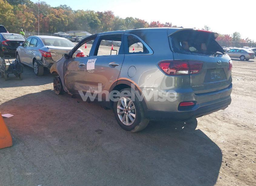 Photo 3 of 2019 Kia Sorento 3.3L LX (VIN 5XYPG4A50KG444679)