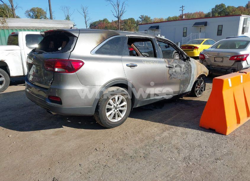 Photo 4 of 2019 Kia Sorento 3.3L LX (VIN 5XYPG4A50KG444679)