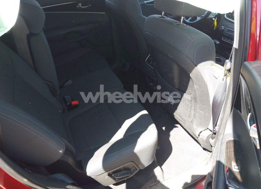 Photo 8 of 2019 Kia Sorento 3.3L LX (VIN 5XYPG4A50KG470876)
