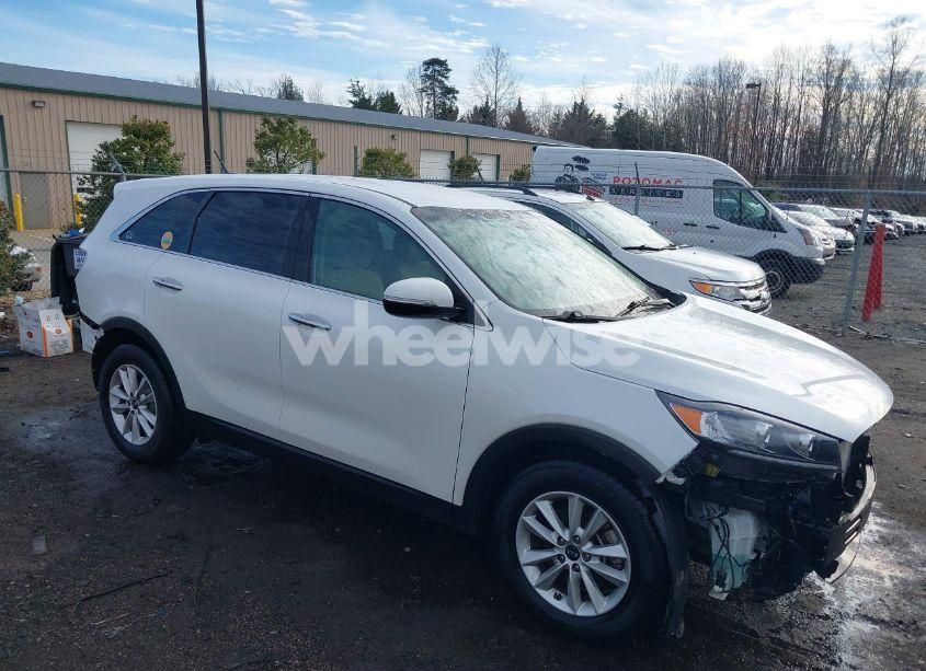 2019 Kia Sorento 3.3L LX (VIN 5XYPG4A50KG559055) main photo