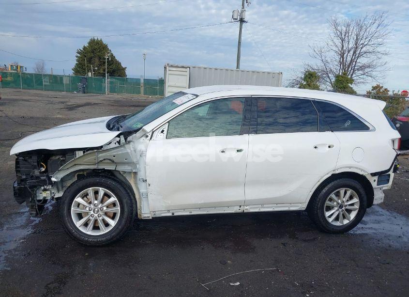 Photo 15 of 2019 Kia Sorento 3.3L LX (VIN 5XYPG4A50KG559055)