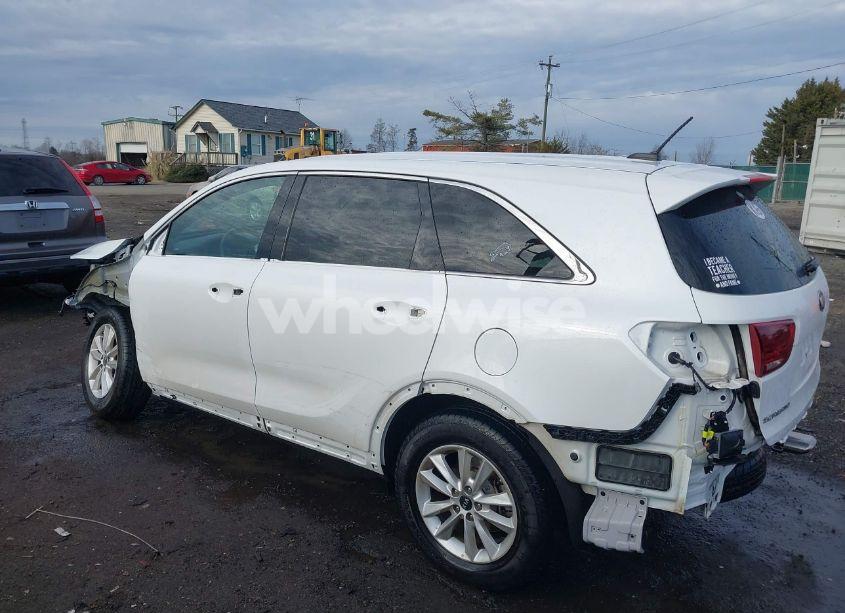Photo 3 of 2019 Kia Sorento 3.3L LX (VIN 5XYPG4A50KG559055)