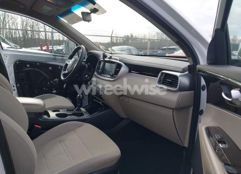 Photo 5 of 2019 Kia Sorento 3.3L LX (VIN 5XYPG4A50KG559055)