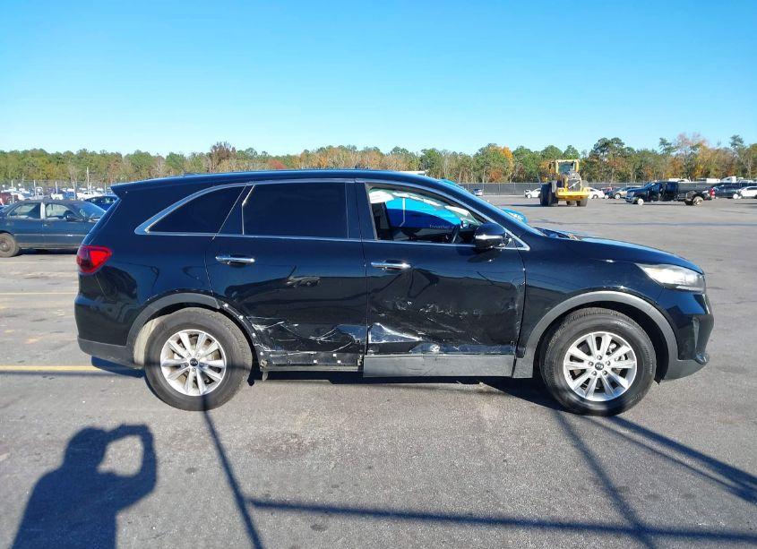 Photo 13 of 2019 Kia Sorento 3.3L LX (VIN 5XYPG4A50KG561033)