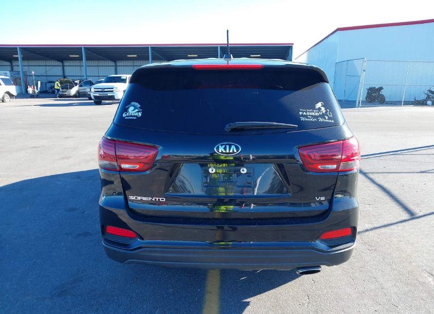 Photo 16 of 2019 Kia Sorento 3.3L LX (VIN 5XYPG4A50KG561033)