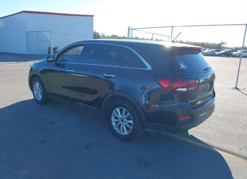 Photo 3 of 2019 Kia Sorento 3.3L LX (VIN 5XYPG4A50KG561033)