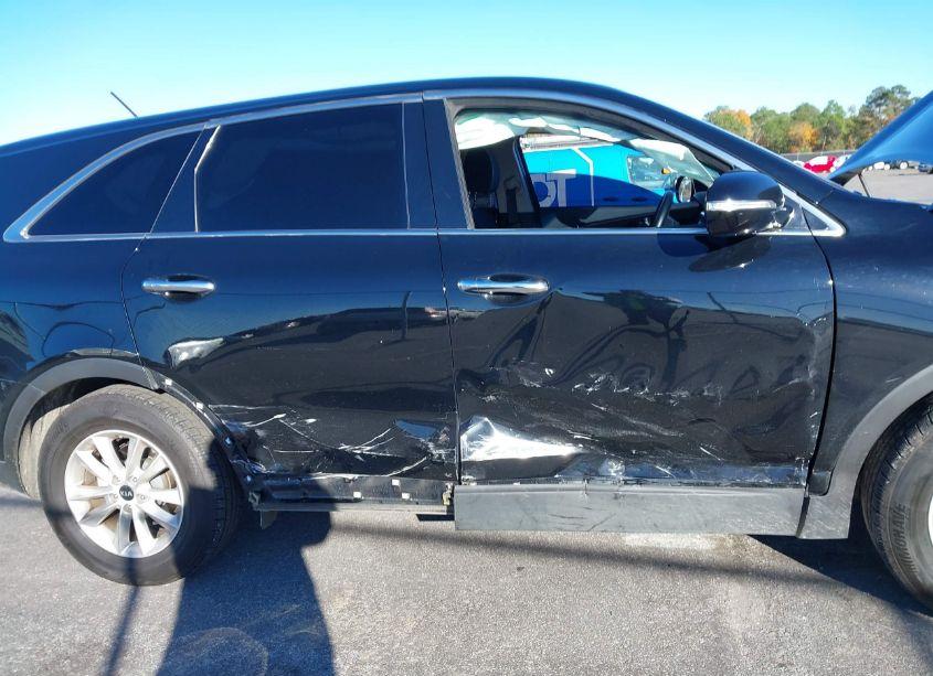 Photo 6 of 2019 Kia Sorento 3.3L LX (VIN 5XYPG4A50KG561033)