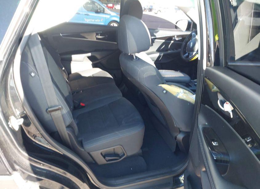 Photo 8 of 2019 Kia Sorento 3.3L LX (VIN 5XYPG4A50KG561033)