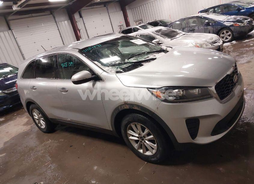 Photo 12 of 2019 Kia Sorento 3.3L LX (VIN 5XYPG4A50KG573408)