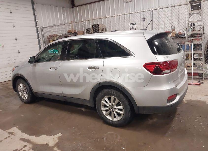 Photo 13 of 2019 Kia Sorento 3.3L LX (VIN 5XYPG4A50KG573408)