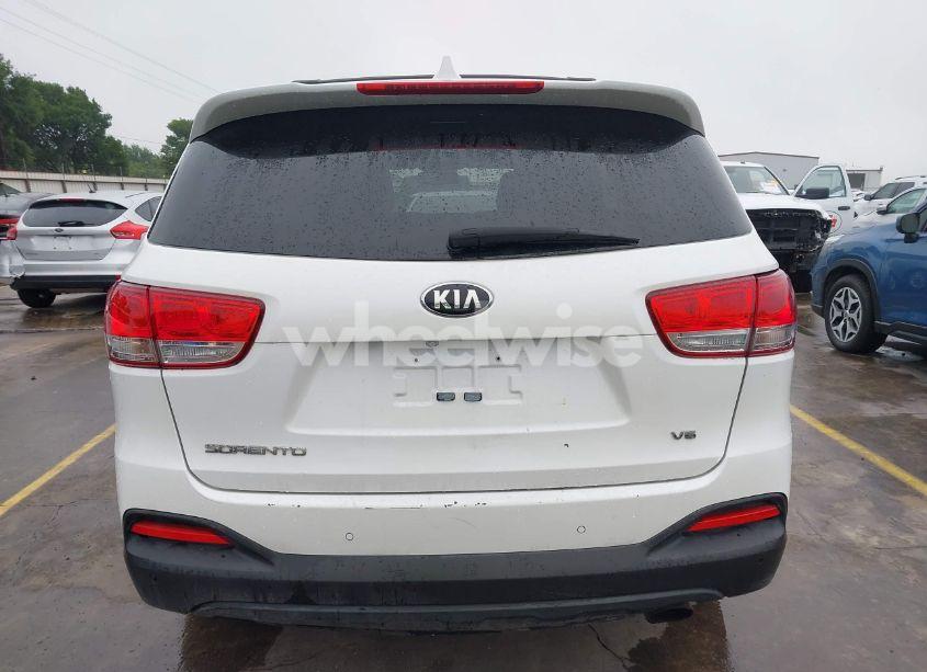 Photo 17 of 2016 Kia Sorento 3.3L LX (VIN 5XYPG4A51GG011668)