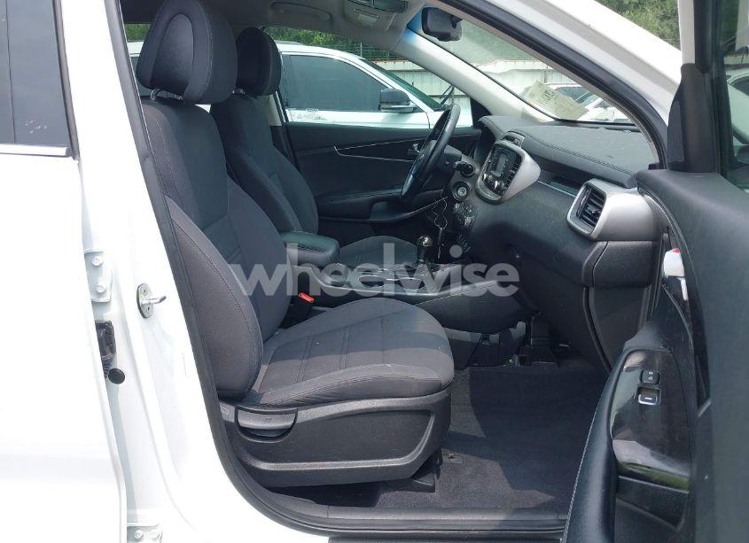 Photo 5 of 2016 Kia Sorento 3.3L LX (VIN 5XYPG4A51GG011668)