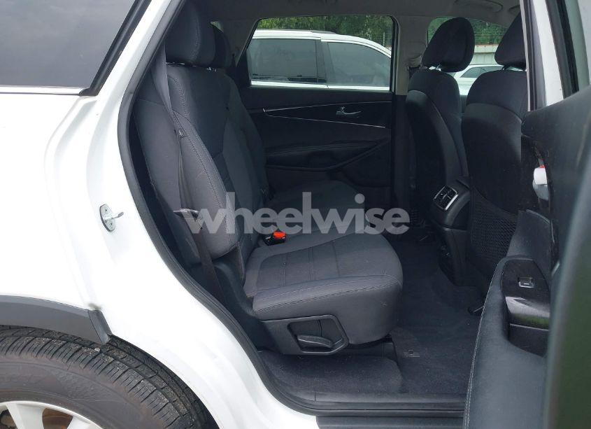 Photo 8 of 2016 Kia Sorento 3.3L LX (VIN 5XYPG4A51GG011668)