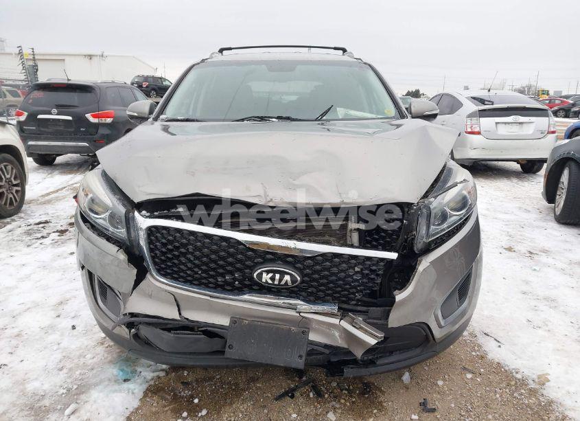 Photo 12 of 2016 Kia Sorento 3.3L LX (VIN 5XYPG4A51GG071532)