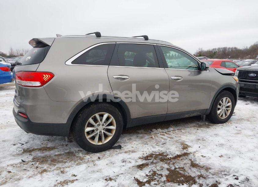 Photo 13 of 2016 Kia Sorento 3.3L LX (VIN 5XYPG4A51GG071532)