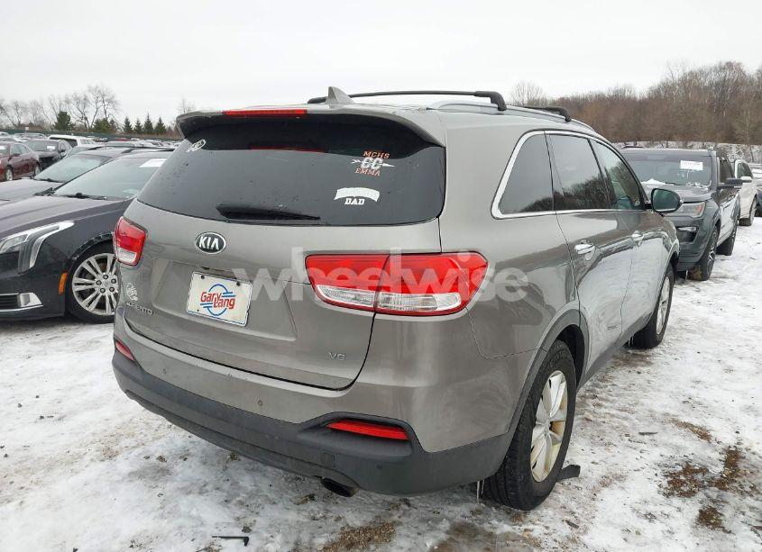 Photo 4 of 2016 Kia Sorento 3.3L LX (VIN 5XYPG4A51GG071532)