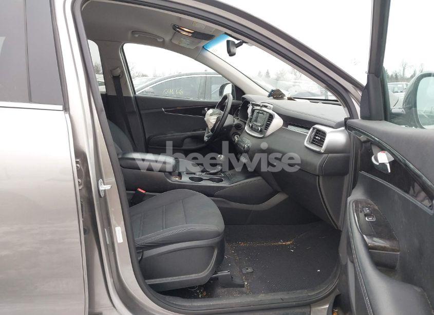 Photo 5 of 2016 Kia Sorento 3.3L LX (VIN 5XYPG4A51GG071532)