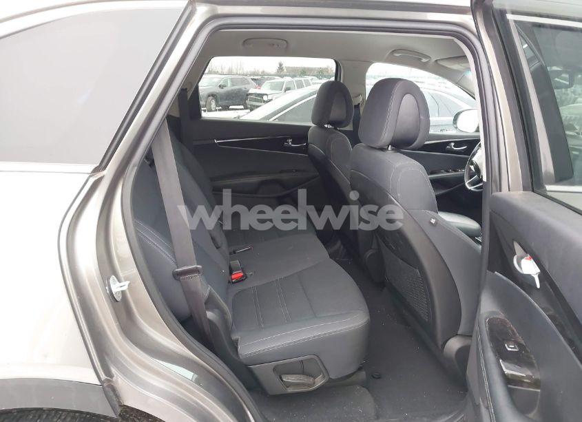 Photo 8 of 2016 Kia Sorento 3.3L LX (VIN 5XYPG4A51GG071532)