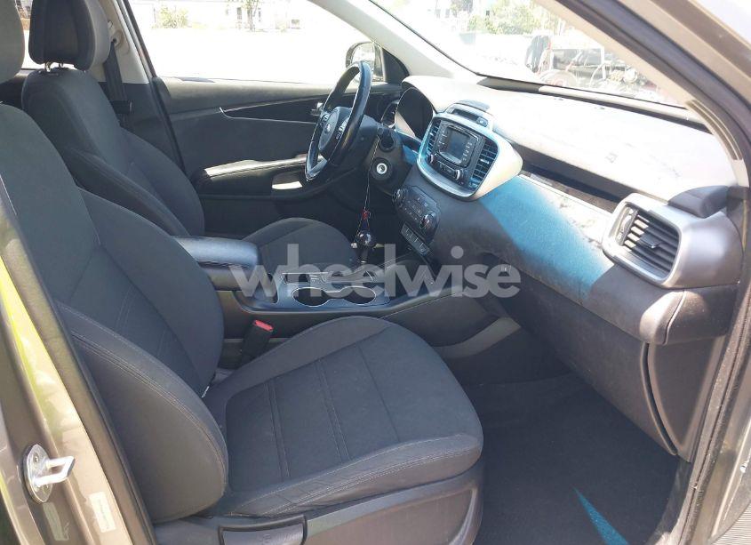 Photo 5 of 2016 Kia Sorento 3.3L LX (VIN 5XYPG4A51GG077296)