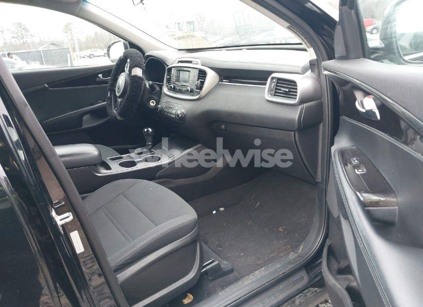 Photo 5 of 2016 Kia Sorento 3.3L LX (VIN 5XYPG4A51GG131180)