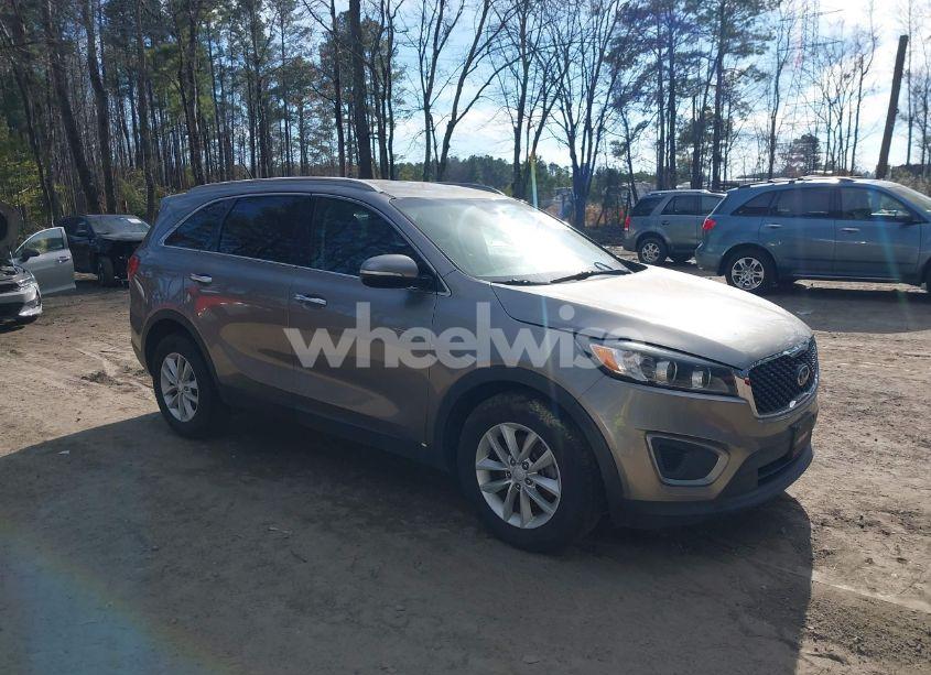 2017 Kia Sorento 3.3L LX (VIN 5XYPG4A51HG189890) main photo