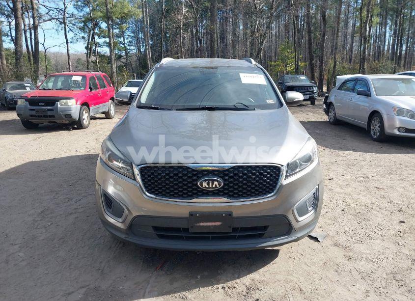 Photo 12 of 2017 Kia Sorento 3.3L LX (VIN 5XYPG4A51HG189890)