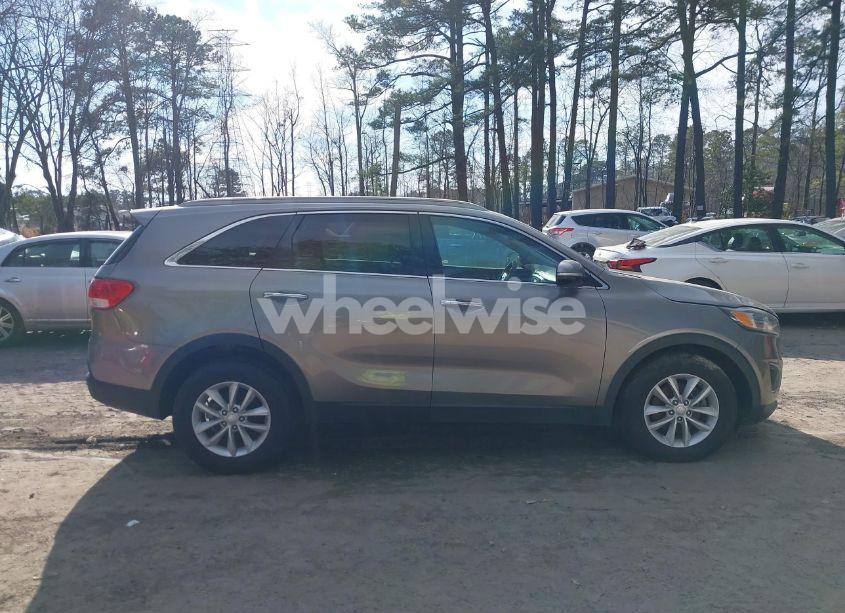 Photo 13 of 2017 Kia Sorento 3.3L LX (VIN 5XYPG4A51HG189890)
