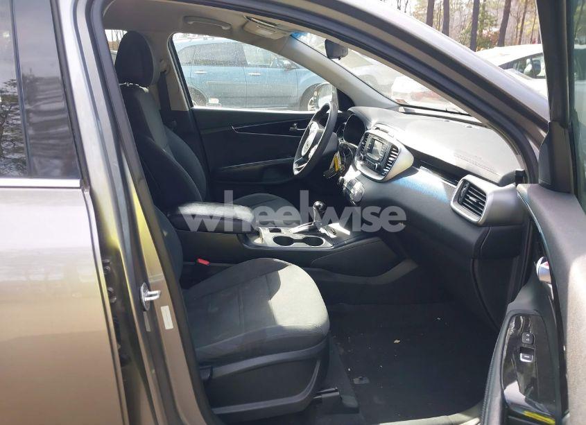 Photo 5 of 2017 Kia Sorento 3.3L LX (VIN 5XYPG4A51HG189890)