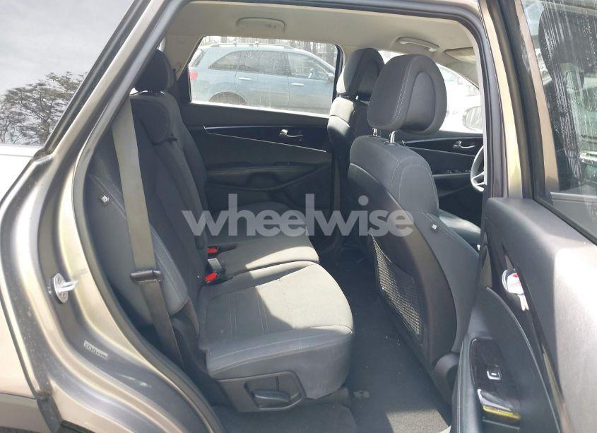 Photo 8 of 2017 Kia Sorento 3.3L LX (VIN 5XYPG4A51HG189890)